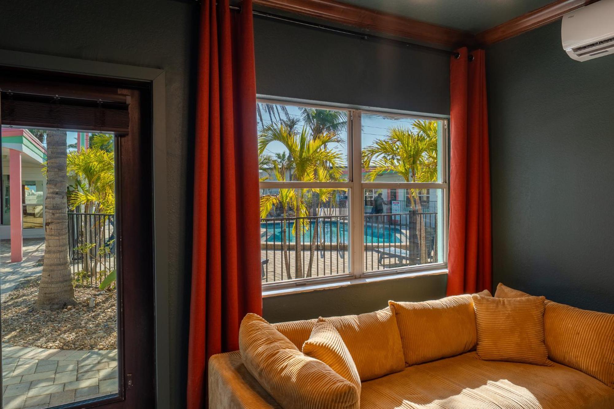 Monaco Vacation Rentals Clearwater Beach Exterior photo